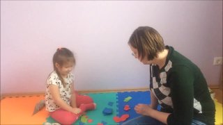 Míra is sorting shapes