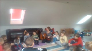 3. tanegység - Make a circle round and round (Maria Bloom)
